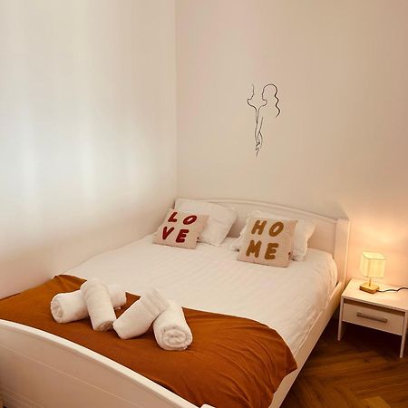 Agreable Studio Chantilly Avec Balcon Et Parking Securise Pau Luaran gambar