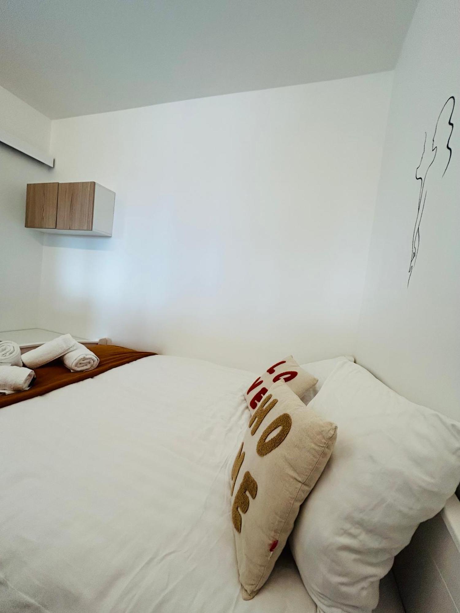 Agreable Studio Chantilly Avec Balcon Et Parking Securise Pau Luaran gambar