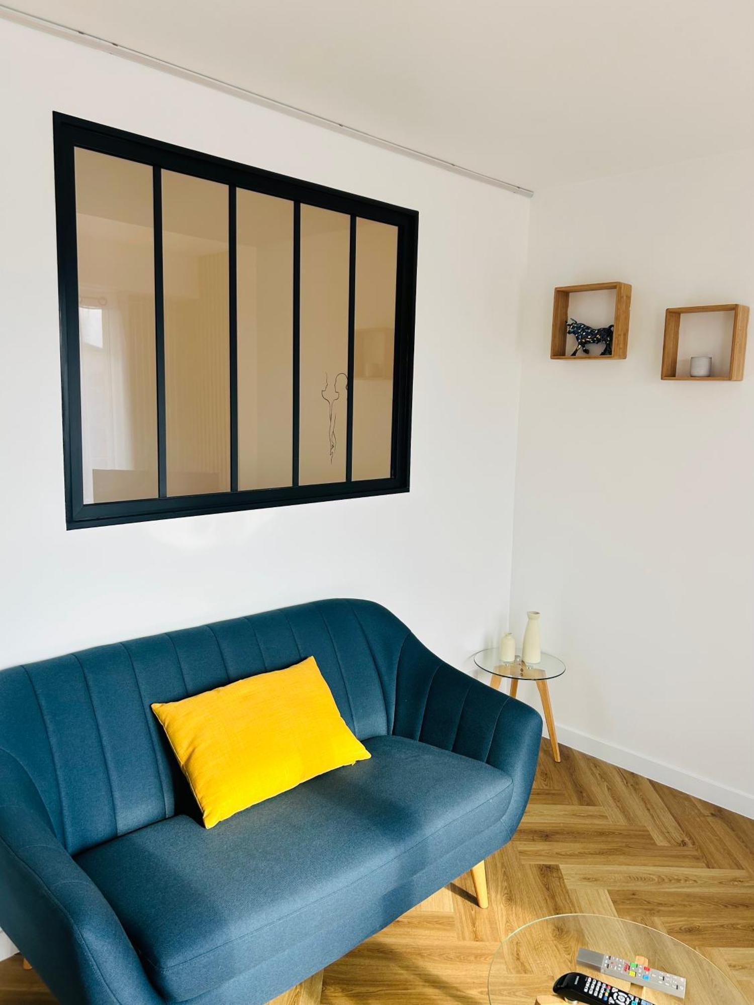 Agreable Studio Chantilly Avec Balcon Et Parking Securise Pau Luaran gambar
